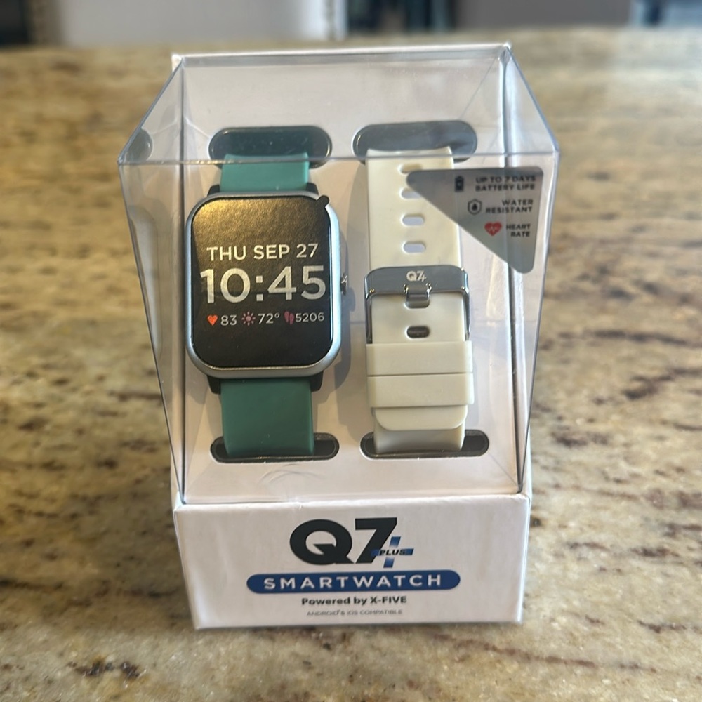 Q7+ Smartwatch Powered by X-Five. Compatible with Android and iOS.